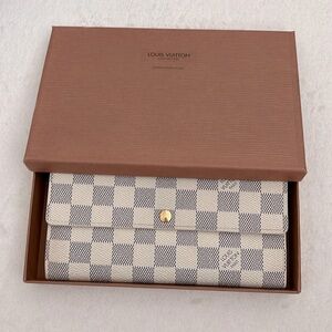 Authentic Preloved Louis Vuitton Azur Sarah Wallet COA included